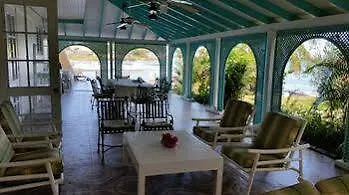 アパート Edgewater Villa オーチョ・リオス ジャマイカ